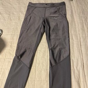Nike compression leggings size medium